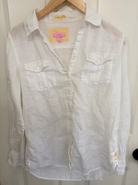 Great condition size XS Lilly Pulitzer White Linen Button-Up Shirt. Resort Fit